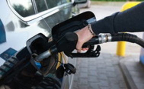 Carburanti: Mimit, prezzo medio self benzina 1,934 euro/litro, gasolio 2,026