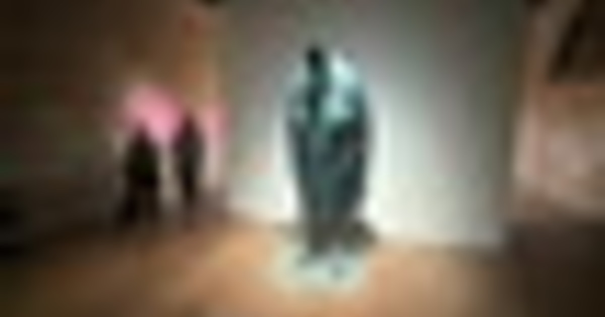 Erwin Wurm al Museo Fortuny: sogni e corpi della nostra società