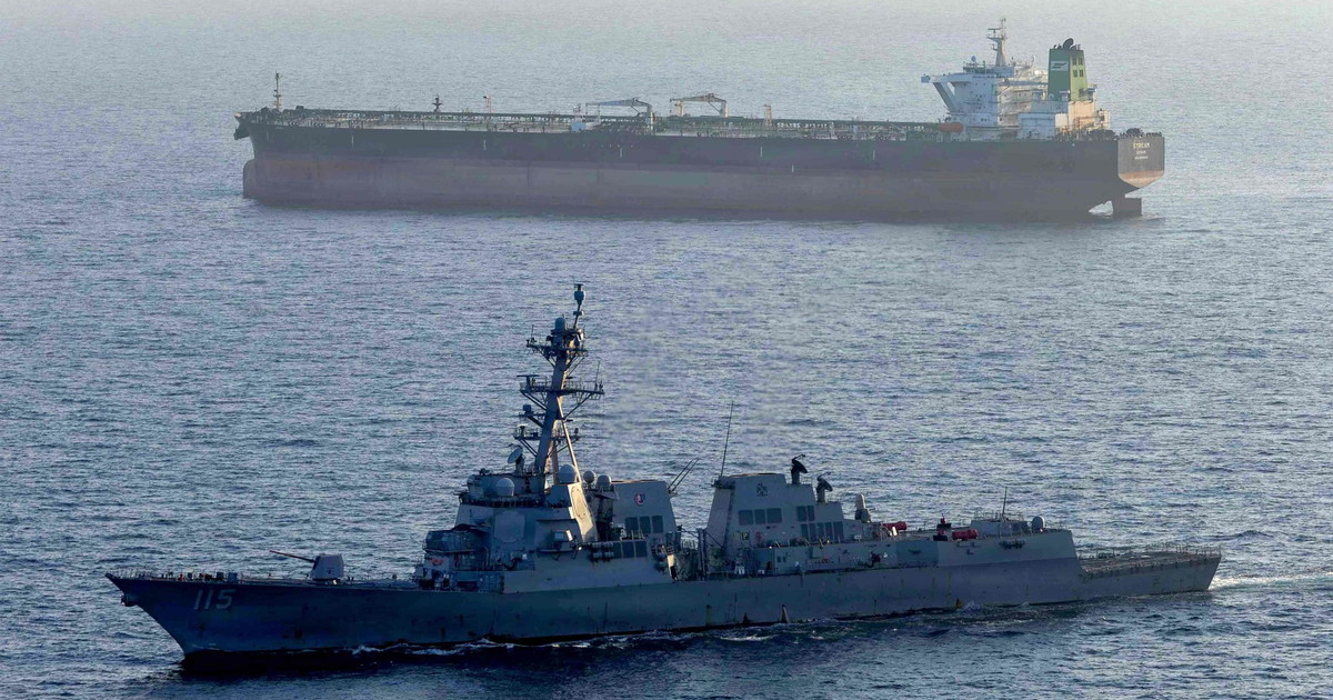 Tensione a Hormuz: gli USA colpiscono due petroliere, Teheran valuta l'accordo
