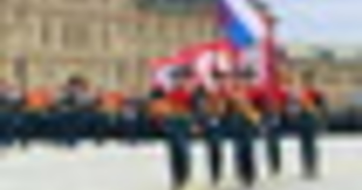 Putin arriva sulla Piazza Rossa: inizia parata del 9 maggio sottotono