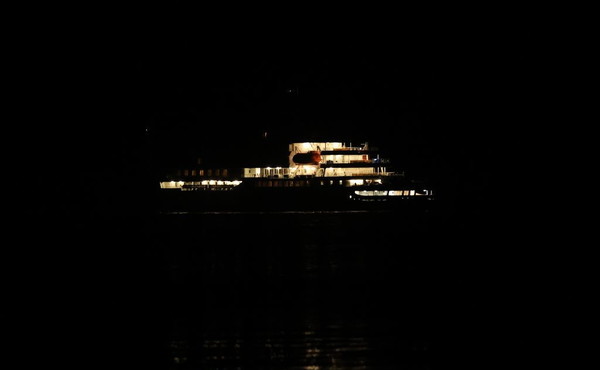 Hantavirus, nave da crociera Mv Hondius entra in porto a Tenerife