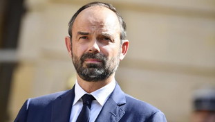 Francia, l'ex premier Philippe si candida all'Eliseo contro il ProPal Mélenchon 