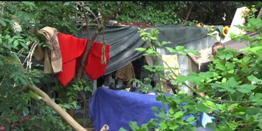 Roma, al Gianicolo spunta una favelas ai piedi di Garibaldi