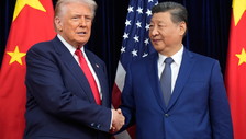 Tregua commerciale fragile, terre rare e chip: tutti i temi del faccia a faccia tra Trump e Xi Jinping