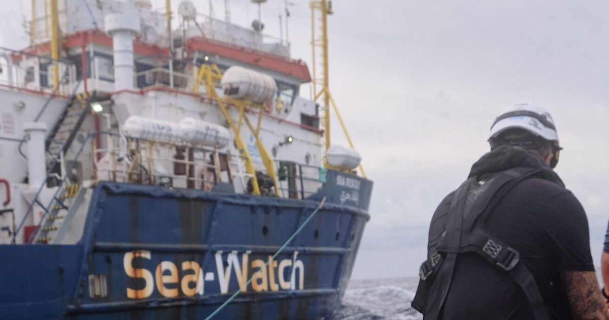 La Sea-Watch non si ferma e i libici sparano. Per Salis & Co. è colpa della Meloni...