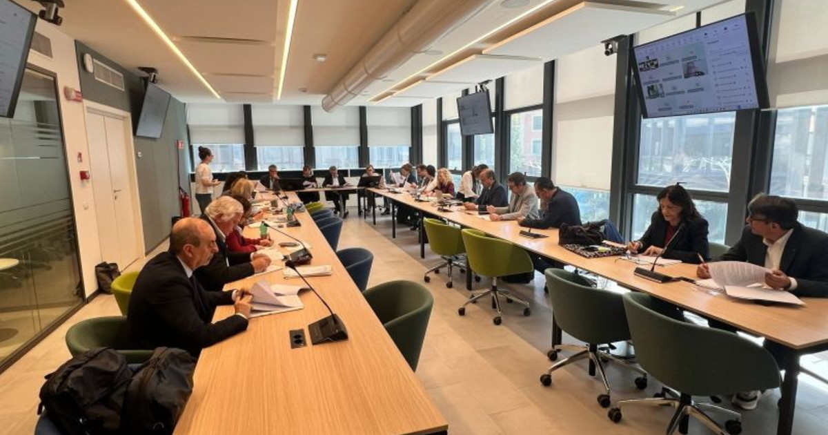 Scuola, firmato contratto per 8 mila presidi e dirigenti Istruzione e Ricerca
