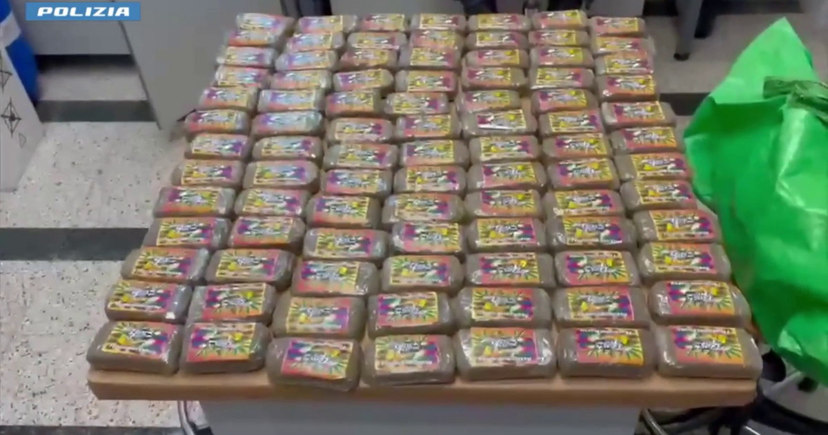 In auto con 100 panetti di hashish, 67enne arrestato nel Siracusano