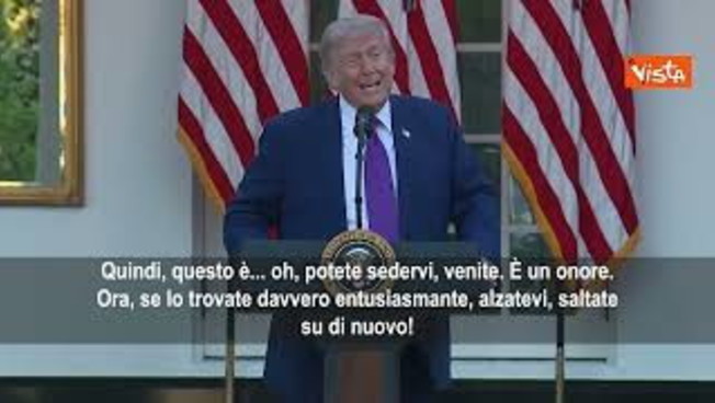 Trump in allerta per un rumore durante il suo discorso alla Casa Bianca: Pensavo fosse un drone