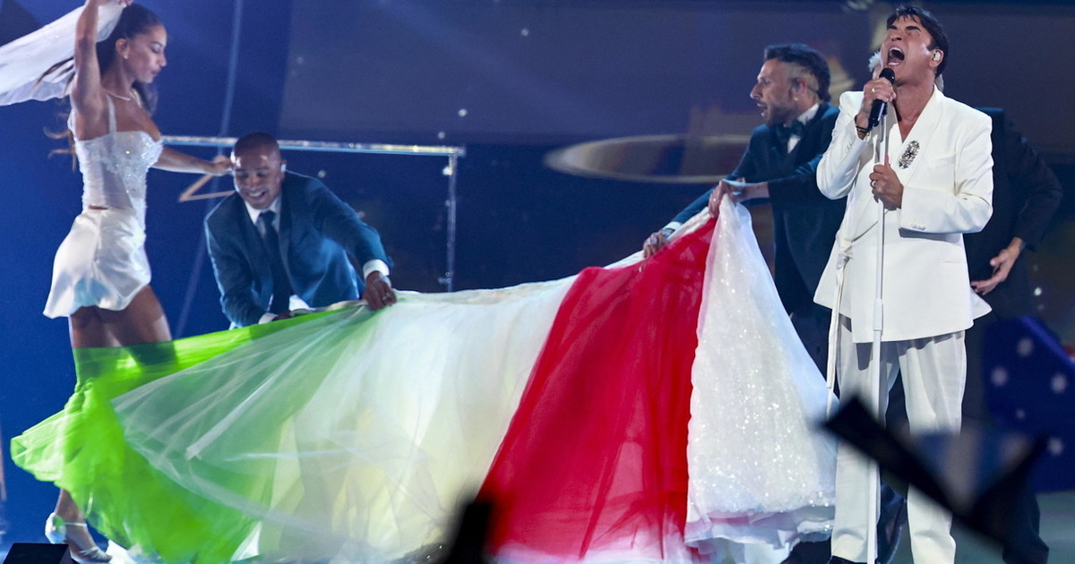 sal da vinci il tricolore nell abito da sposa come 232 andata la prima a vienna video da Iltempo.it sal da vinci il tricolore nell abito da sposa come 232 andata la prima a vienna video