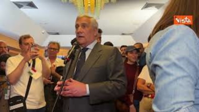 Tajani accoglie ragazzi gazawi a Fiumicino: Rappresentano il futuro della Palestina