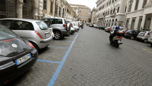 Strisce blu, a Roma Comune scatenato. Boom di multe da gennaio