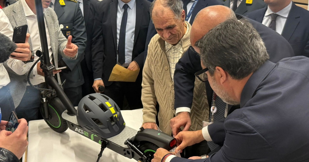 Monopattini elettrici, ecco le nuove regole. Targhe e assicurazioni