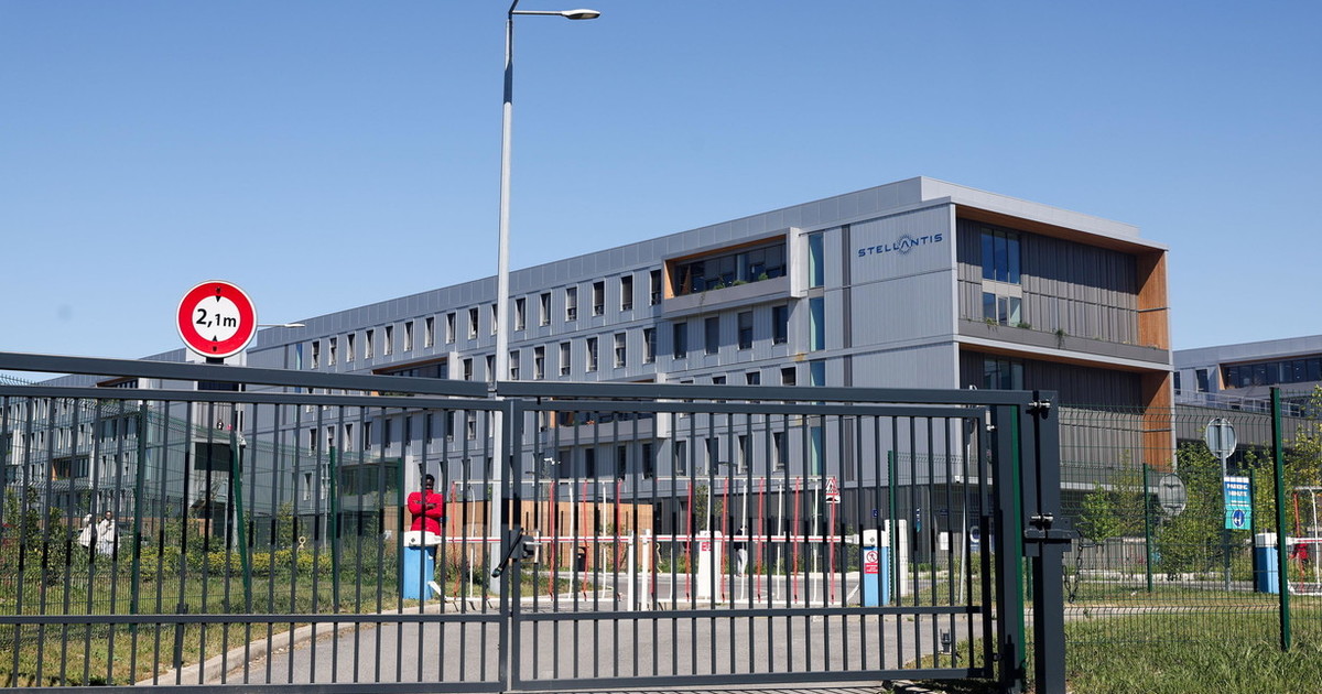 Stellantis guarda a Pechino mentre l'automotive italiana affanna. L'accordo con Dongfeng