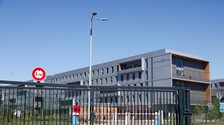 Stellantis guarda a Pechino mentre l'automotive italiana affanna. L'accordo con Dongfeng