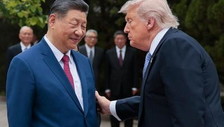 Trump saluta Xi e annuncia: Sull'Iran la pensiamo allo stesso modo. Hormuz deve riaprire