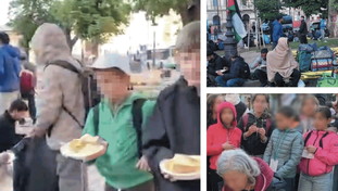 Bambini scalzi, bendati e bagnati per imparare a fare i migranti: il video choc