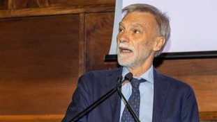 Delrio fa la corte ai cattolici. E il "campo largo" si spacca prima di iniziare