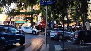 Il folle rave ProPal nel traffico impazzito: "Tremano i vetri delle case" | <span style=color: rgb(153, 0, 0);>VIDEO</span>