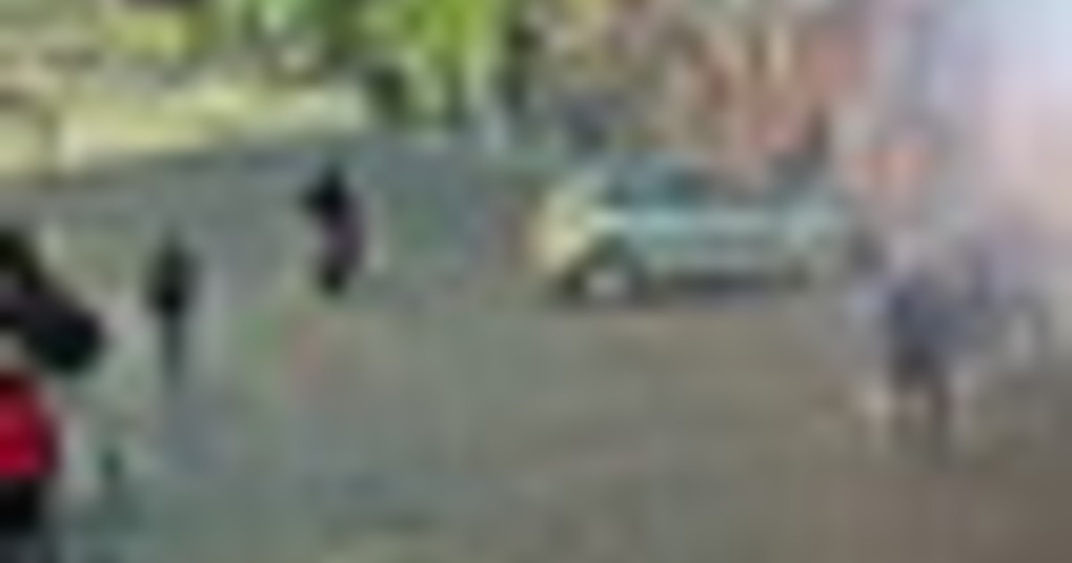 Modena, auto piomba sui passanti in pieno centro: 8 feriti gravi