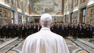 Leone archivia Bergoglio: dopo Giustizia e Ior tocca alla Comunicazione