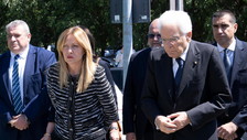 Mattarella e Meloni incontrano i feriti. Proposta medaglia per l'eroe che ha bloccato El Koudri 