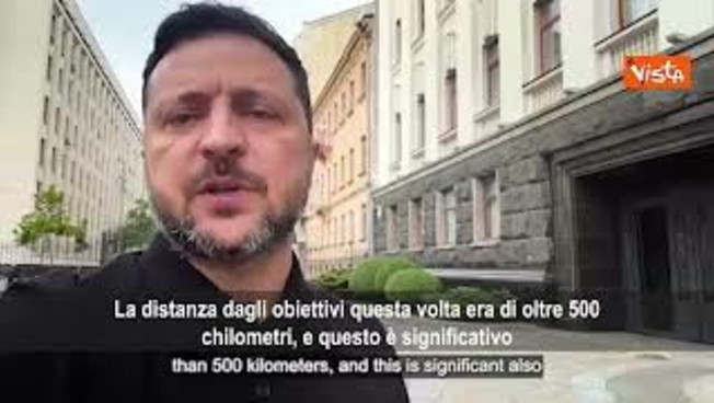 Mosca colpita a 500 chilometri dal confine, Zelensky: Superati i sistemi di difesa russi