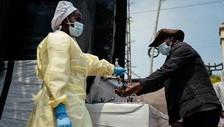 Ebola travolge il Congo, ministero della Salute e Farnesina attivano piano di sorveglianza 