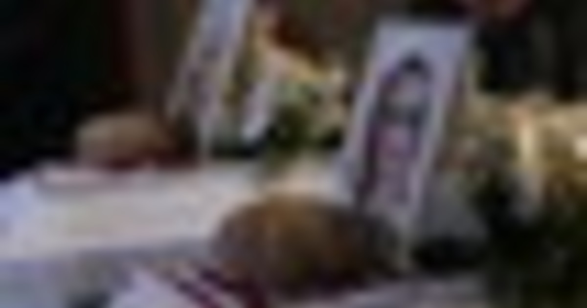 Funerali di due sorelle adolescenti morte in attacco russo a Kiev