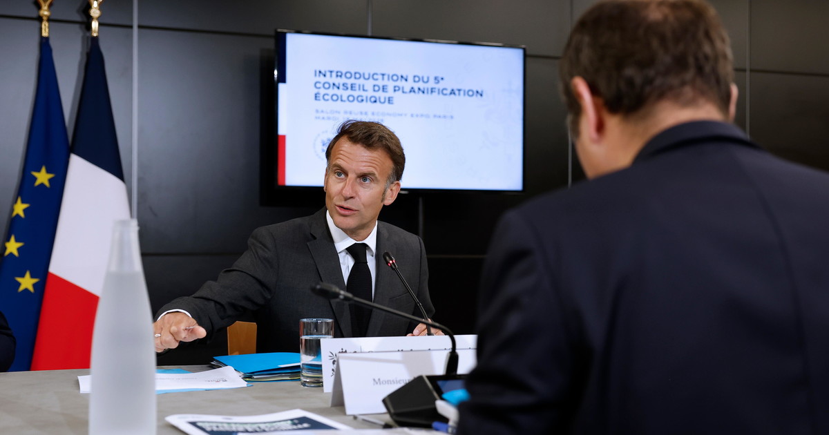 Difesa, anche Parigi approva l'aumento spesa militare: 