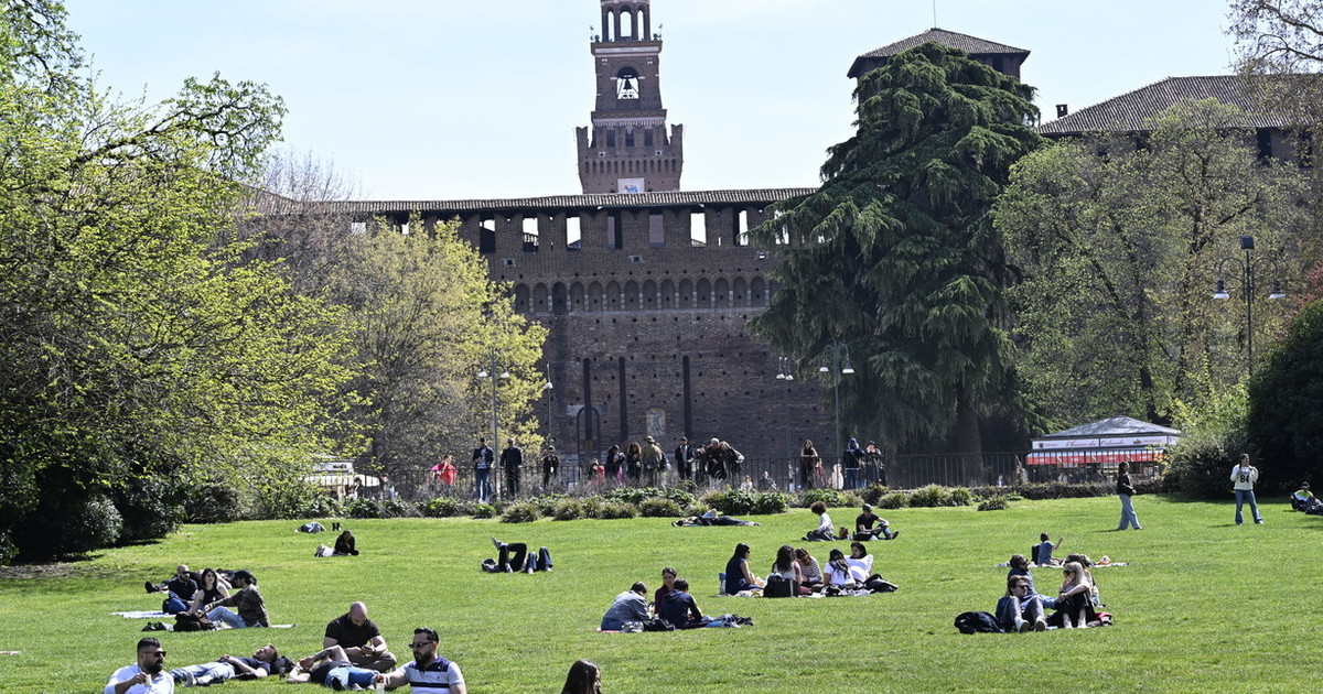 Meteo, si va verso l'estate. Picchi di temperatura fino a 32°