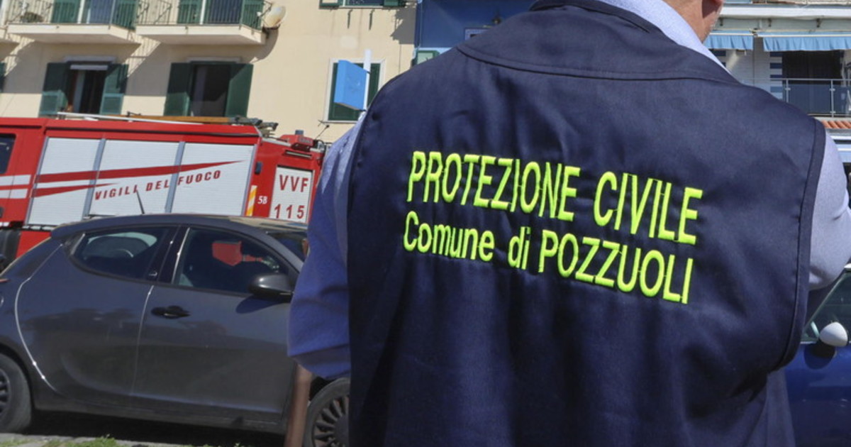 alba di paura ai campi flegrei violenta scossa avvertita anche a napoli gente in strada da Iltempo.it alba di paura ai campi flegrei violenta scossa avvertita anche a napoli gente in strada
