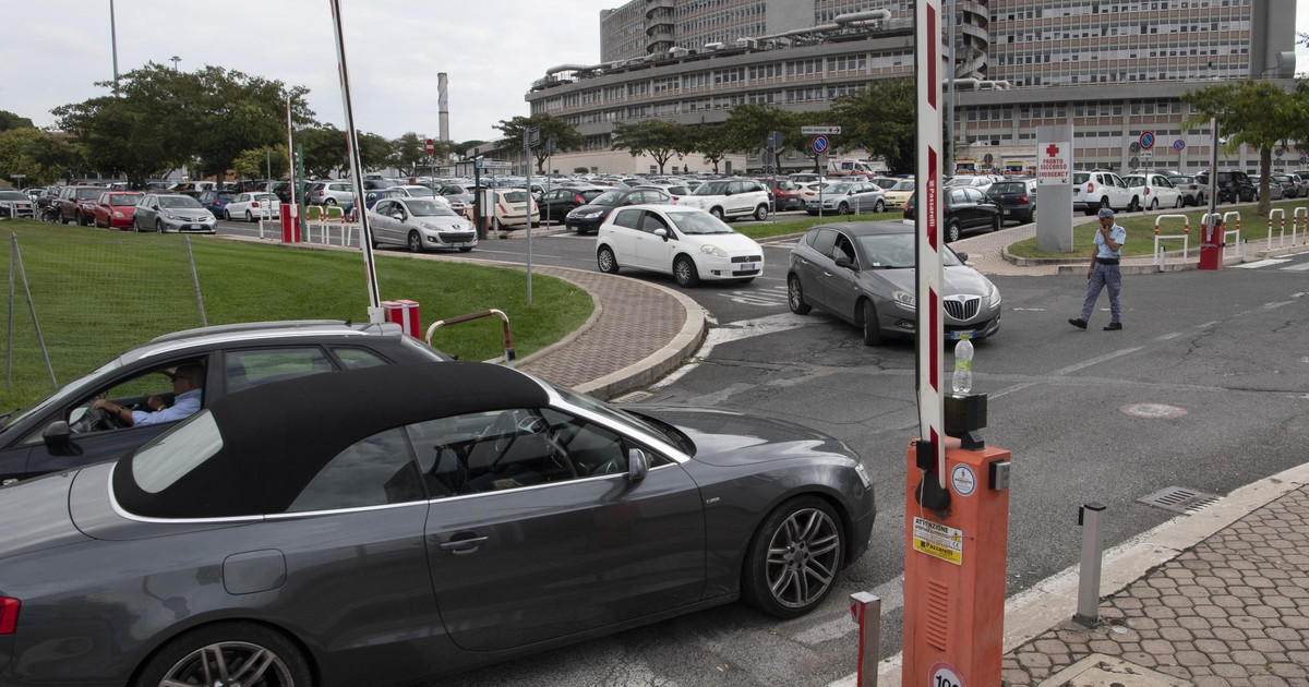 Il business dei parcheggi negli ospedali romani: ecco i 5 più cari