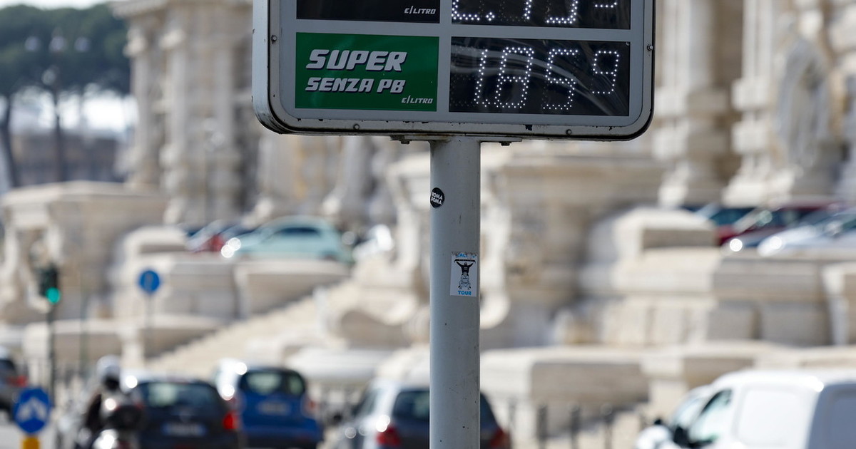 Carburanti, da Chigi un nuovo decreto per il taglio delle accise: 