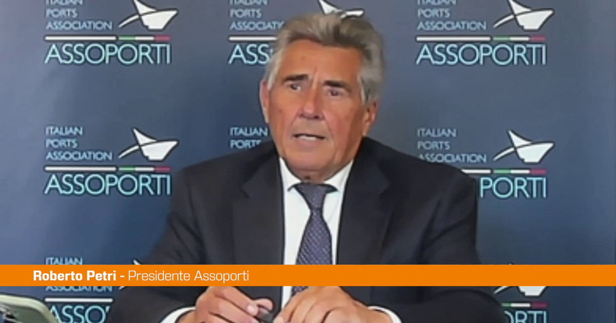 Petri "Mix di investimenti pubblici e privati per rafforzare i porti italiani"