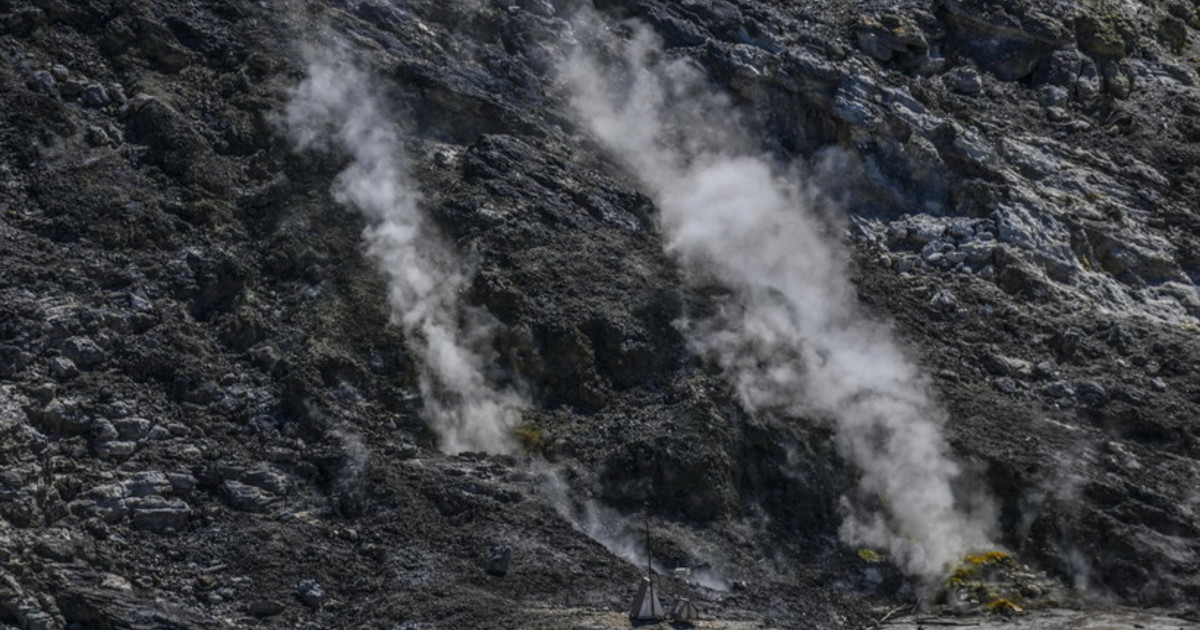 campi flegrei lo studio sul magma cosa succede a 50 km di profondit224 da Iltempo.it campi flegrei lo studio sul magma cosa succede a 50 km di profondit224