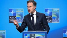Nato, Rutte: Europa e Canada devono spendere quanto Usa. Tajani: Giusto