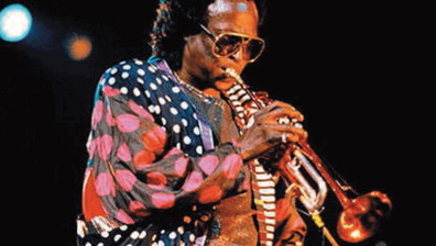 Eterno pioniere del jazz: cento volte Miles Davis