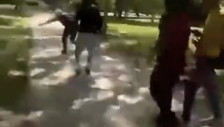 Violenza a Parma, prof aggrediti nel parco dai maranza