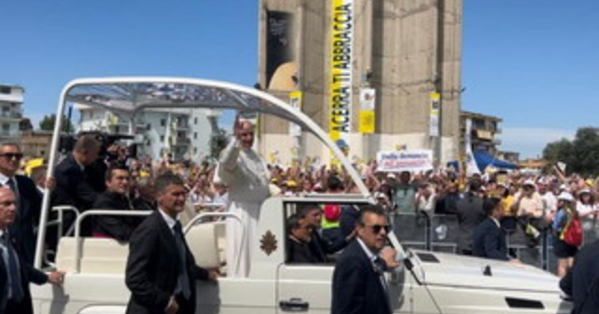 Il Papa ad Acerra “Un cambiamento di mentalità risanerà la Terra dei Fuochi”