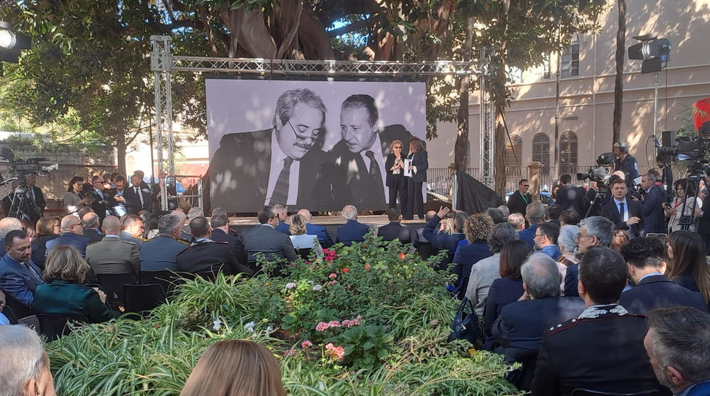 Capaci, l'affronto di Conte: sfrutta l'anniversario per attaccare la commissione Antimafia. Insorge FdI