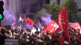 Affitti fuori controllo in Spagna, anche la sinistra in piazza contro Sanchez | <span style=color: rgb(153, 0, 0);>VIDEO</span>