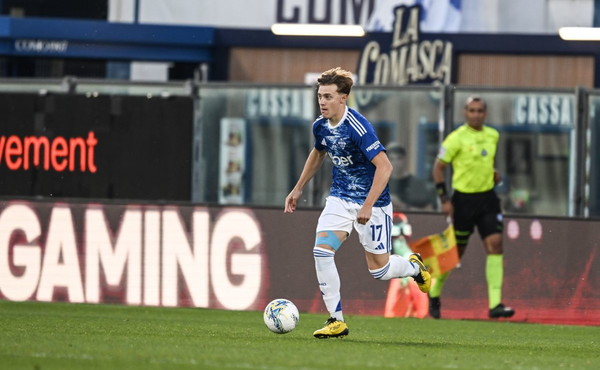 Il Como piega 4-1 la Cremonese e vola in Champions