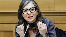 Da Epstein al governo “nazi sionista”, la kermesse choc del M5S