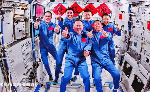 Cina, gli astronauti della Shenzhou-23 entrano nella stazione spaziale Tiangong