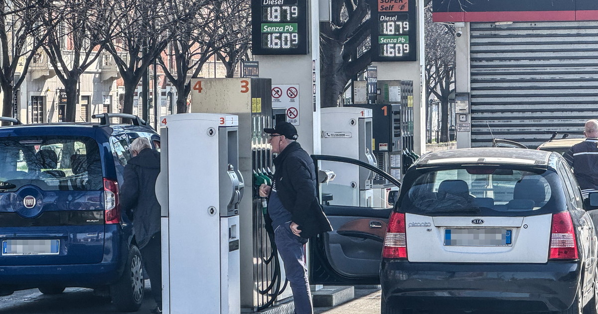Arrivano i ribassi alle pompe di benzina. Continua a salire il diesel