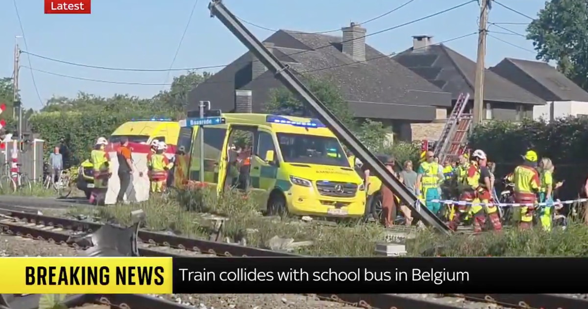 tragedia in belgio scuolabus attraversa passaggio a livello e viene travolto da un treno da Iltempo.it tragedia in belgio scuolabus attraversa passaggio a livello e viene travolto da un treno