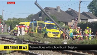 Tragedia in Belgio: scuolabus attraversa passaggio a livello e viene travolto da un treno