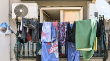 Napoli, tragedia in casa: accoltella il figlio 12enne e tenta di suicidarsi. Arrestato