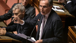 Giornaloni e salotti rimuovono la sconfitta dem