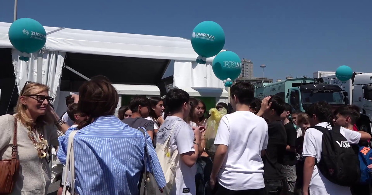 Erion Textiles, parte da Napoli progetto pilota sui rifiuti tessili nei negozi